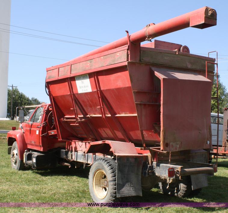 image for item A2450 1990 Ford F700 bulk hay truck