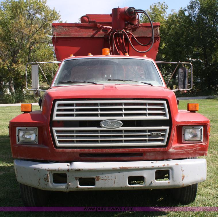 image for item A2450 1990 Ford F700 bulk hay truck