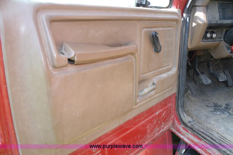 image for item A2450 1990 Ford F700 bulk hay truck