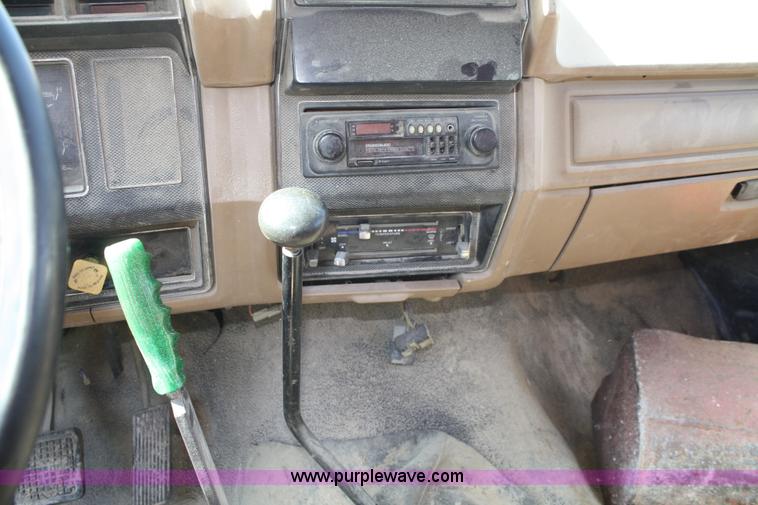 image for item A2450 1990 Ford F700 bulk hay truck