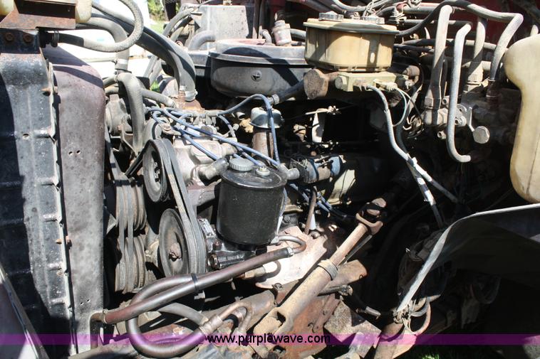 image for item A2450 1990 Ford F700 bulk hay truck