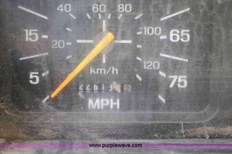 image for item A2450 1990 Ford F700 bulk hay truck