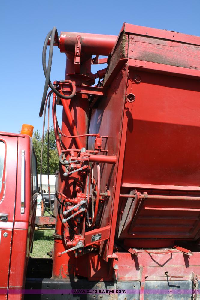 image for item A2450 1990 Ford F700 bulk hay truck