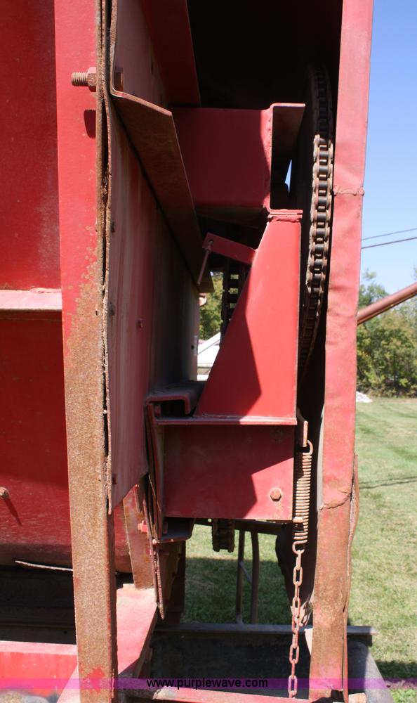 image for item A2450 1990 Ford F700 bulk hay truck