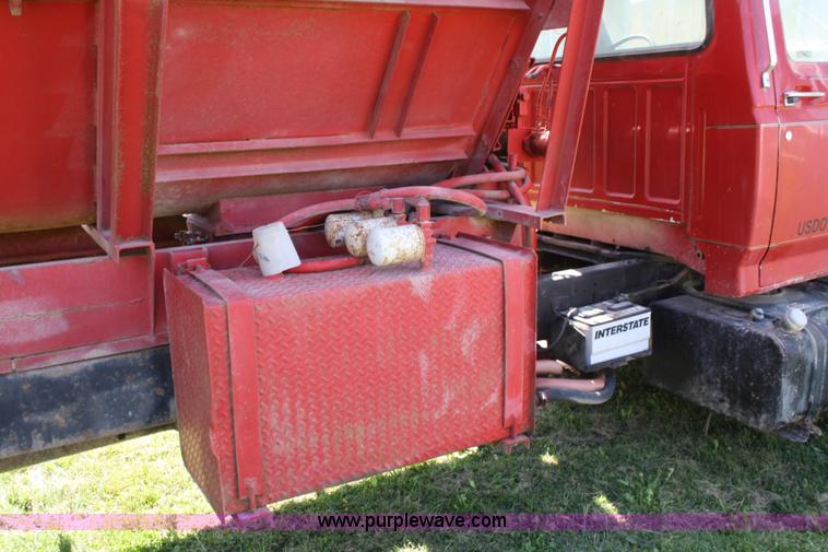 image for item A2450 1990 Ford F700 bulk hay truck