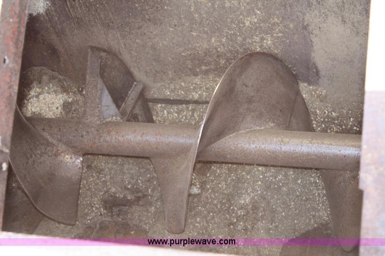 image for item A2450 1990 Ford F700 bulk hay truck