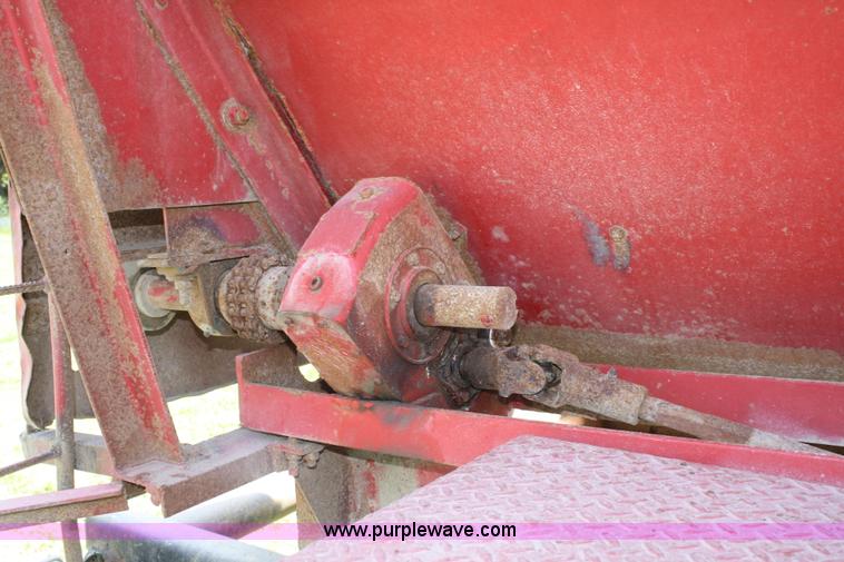 image for item A2450 1990 Ford F700 bulk hay truck