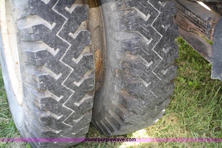 image for item A2450 1990 Ford F700 bulk hay truck