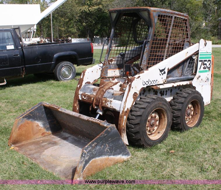 image for item A2452 Bobcat 753 skid steer