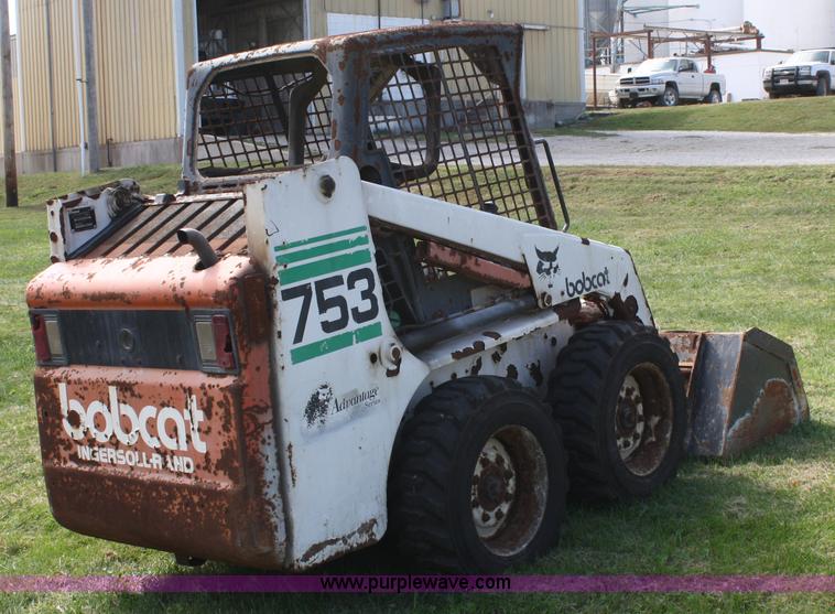 image for item A2452 Bobcat 753 skid steer