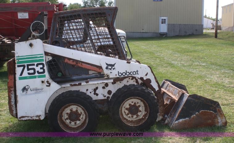 image for item A2452 Bobcat 753 skid steer