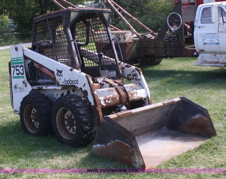 image for item A2452 Bobcat 753 skid steer
