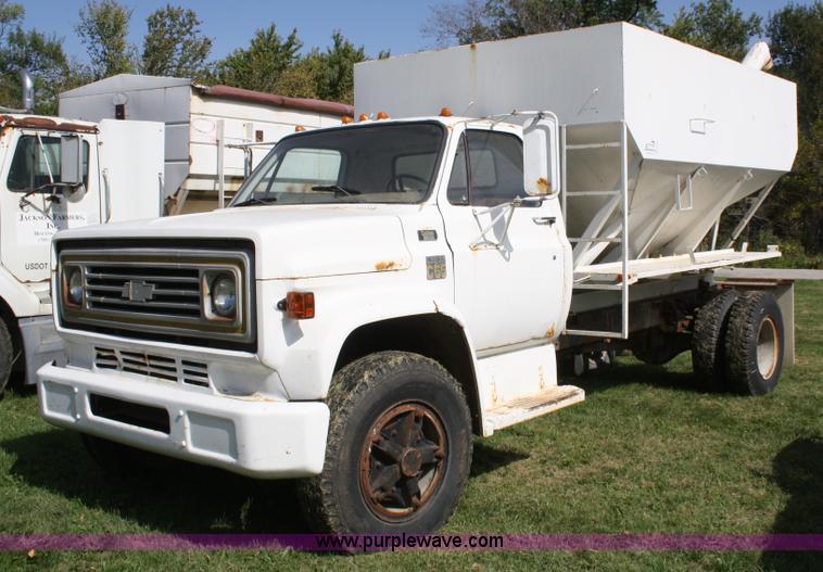 image for item A2454 1975 Chevrolet C65 tender truck