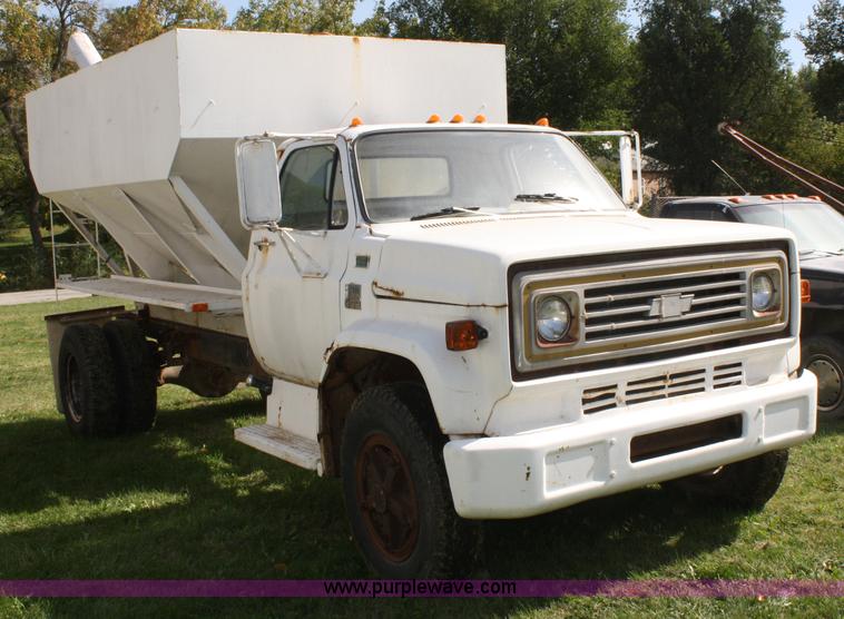 image for item A2454 1975 Chevrolet C65 tender truck