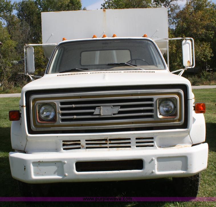 image for item A2454 1975 Chevrolet C65 tender truck