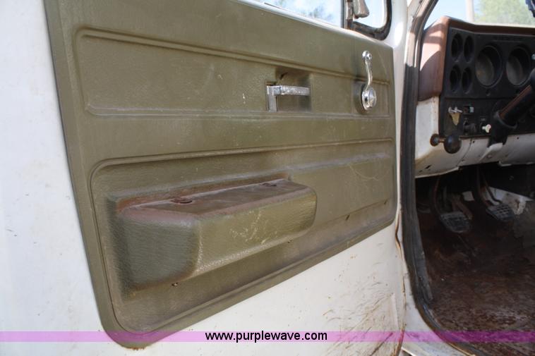 image for item A2454 1975 Chevrolet C65 tender truck