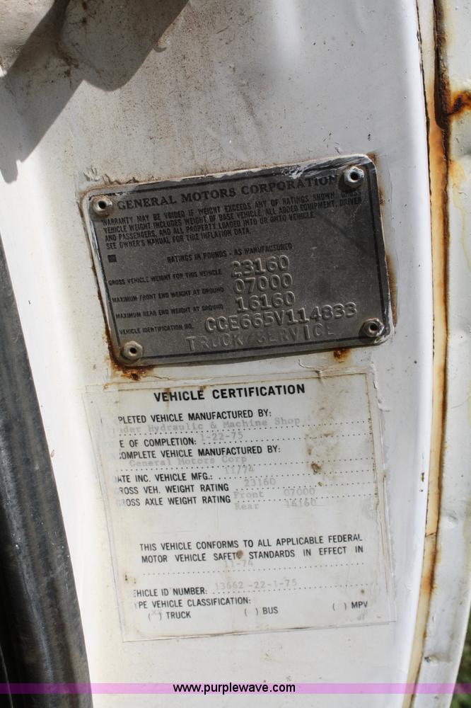 image for item A2454 1975 Chevrolet C65 tender truck