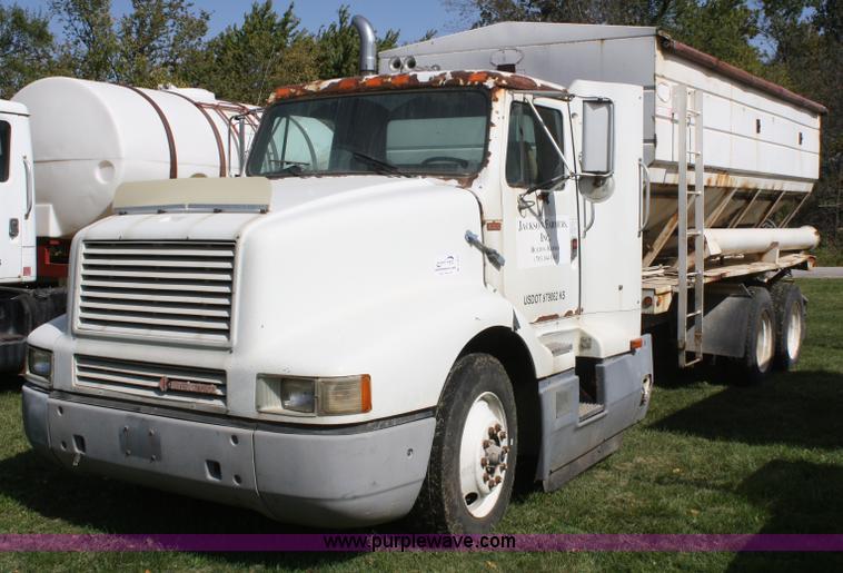 image for item A2455 1989 International 8300 dry tender truck