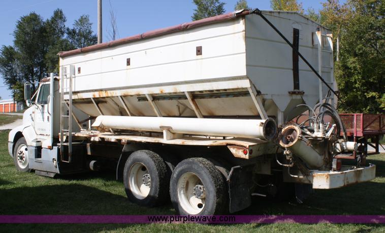 image for item A2455 1989 International 8300 dry tender truck