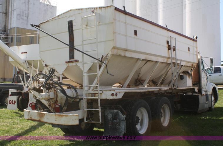 image for item A2455 1989 International 8300 dry tender truck