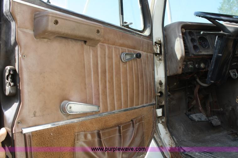 image for item A2455 1989 International 8300 dry tender truck