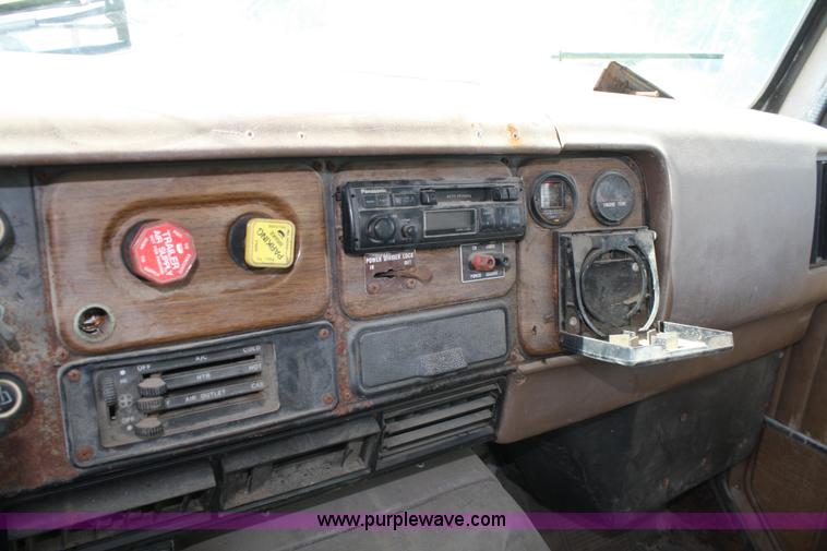 image for item A2455 1989 International 8300 dry tender truck