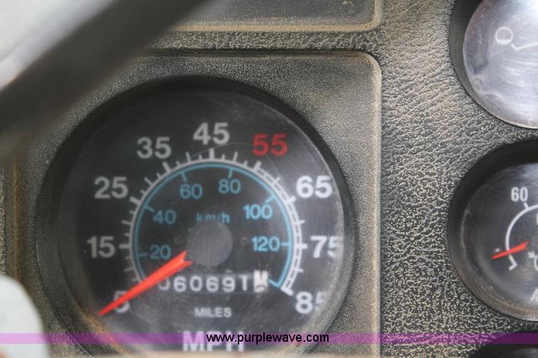 image for item A2455 1989 International 8300 dry tender truck