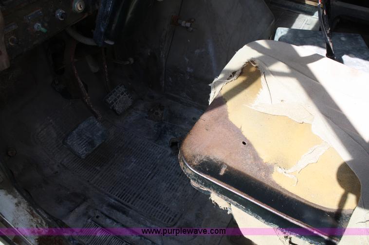 image for item A2455 1989 International 8300 dry tender truck