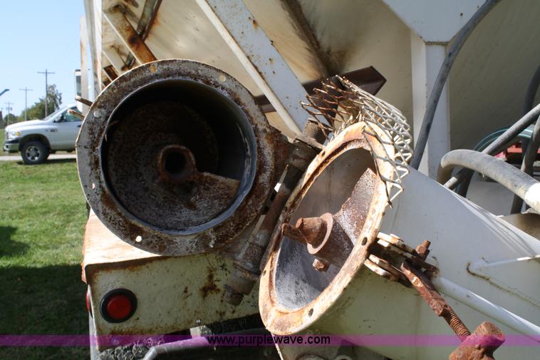 image for item A2455 1989 International 8300 dry tender truck