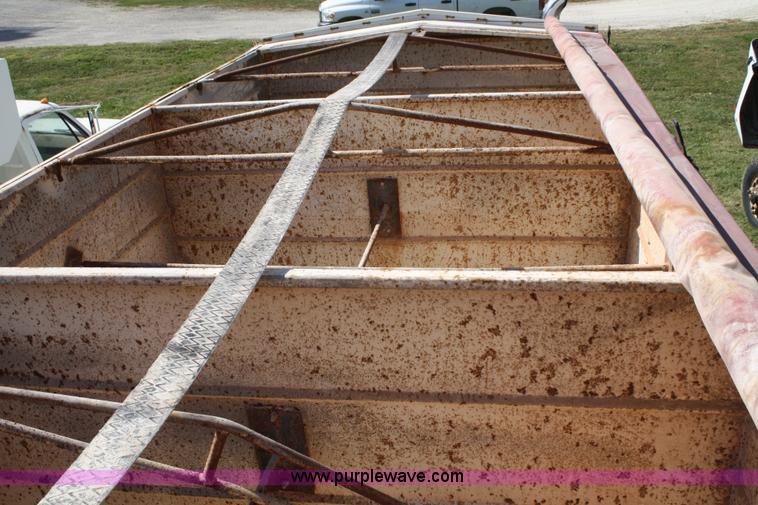 image for item A2455 1989 International 8300 dry tender truck