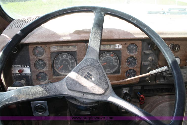 image for item A2456 1980 International F2275 liquid tender truck