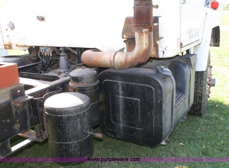 image for item A2456 1980 International F2275 liquid tender truck