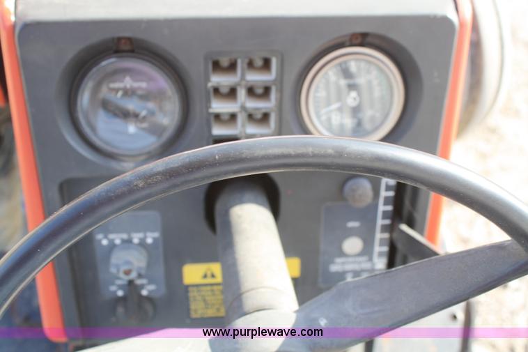 image for item A2487 1982 Allis Chalmers 6080 tractor