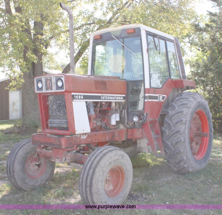 image for item A2952 International 1086 tractor