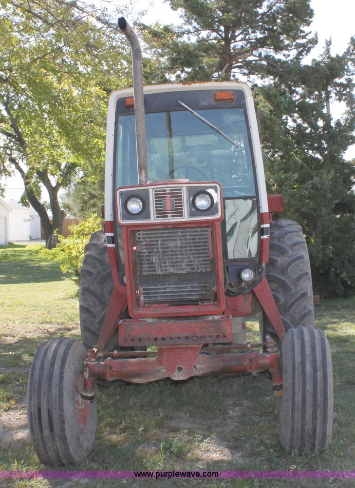 image for item A2952 International 1086 tractor