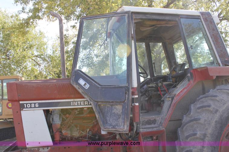 image for item A2952 International 1086 tractor