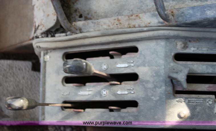 image for item A2952 International 1086 tractor