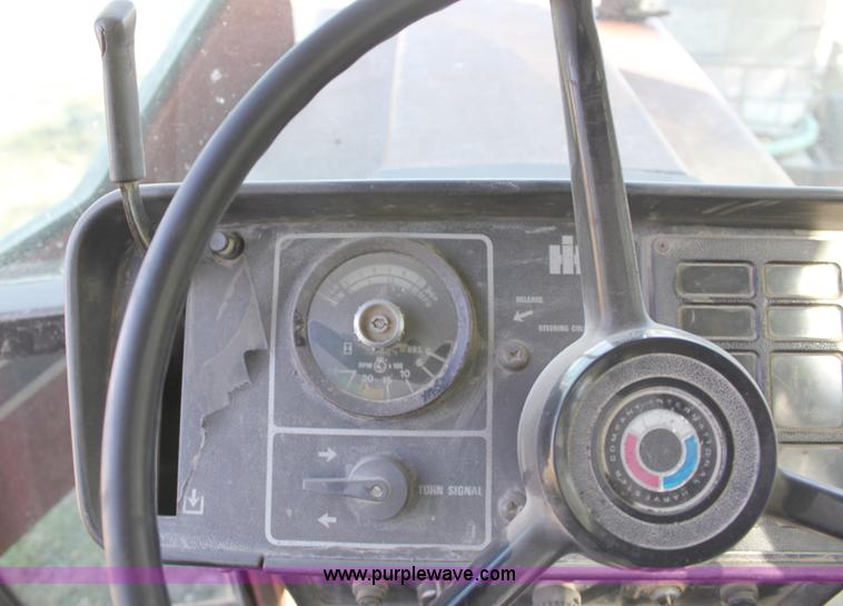 image for item A2952 International 1086 tractor