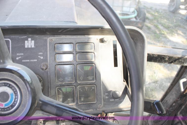 image for item A2952 International 1086 tractor