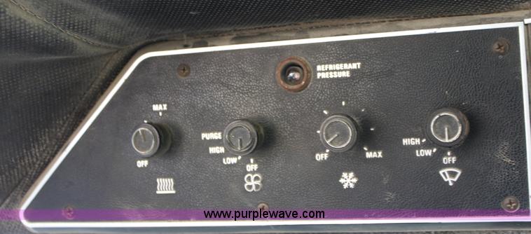 image for item A2952 International 1086 tractor