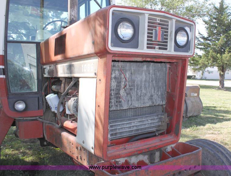 image for item A2952 International 1086 tractor