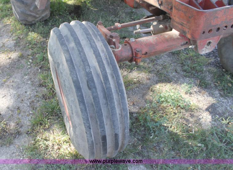 image for item A2952 International 1086 tractor