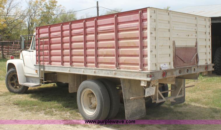 image for item A2974 1970 International Loadstar 1600 grain truck