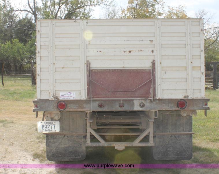 image for item A2974 1970 International Loadstar 1600 grain truck