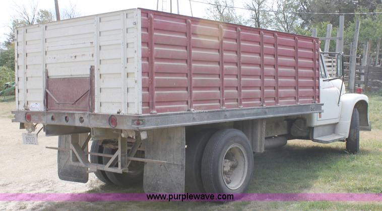 image for item A2974 1970 International Loadstar 1600 grain truck