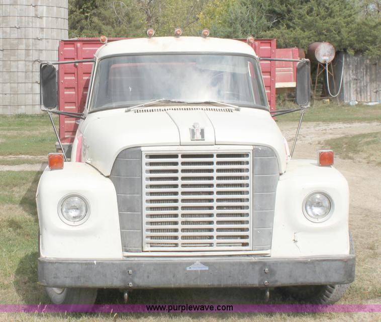 image for item A2974 1970 International Loadstar 1600 grain truck