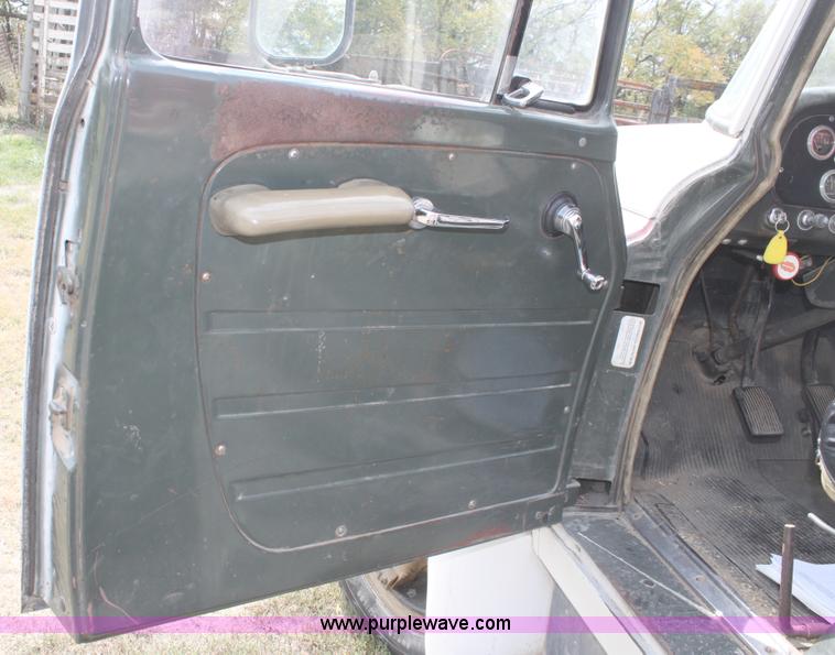 image for item A2974 1970 International Loadstar 1600 grain truck