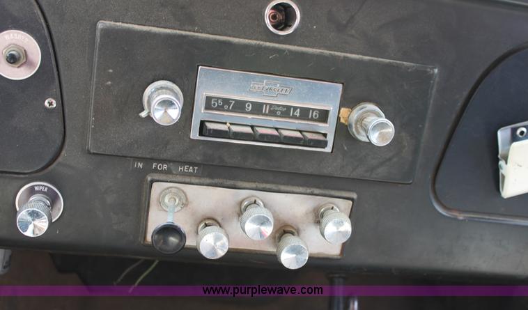 image for item A2974 1970 International Loadstar 1600 grain truck