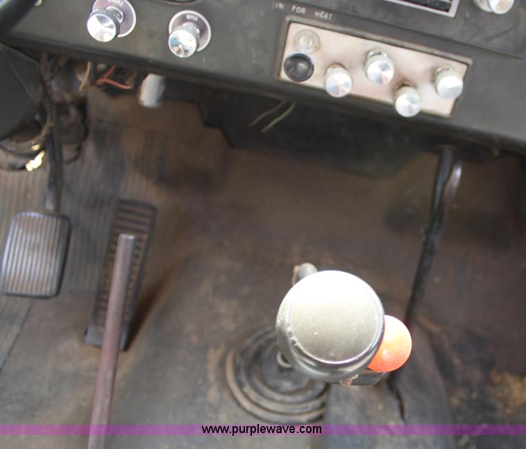 image for item A2974 1970 International Loadstar 1600 grain truck