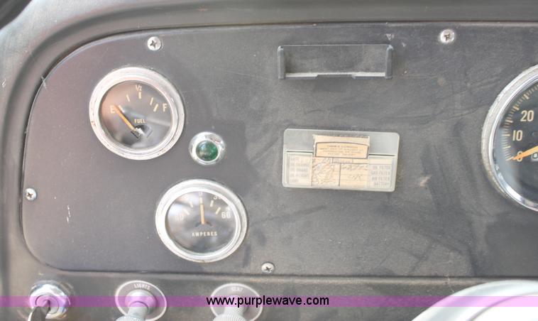 image for item A2974 1970 International Loadstar 1600 grain truck